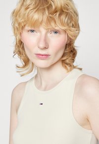 Tommy Jeans ESSENTIAL TANK - Felső - newsprint