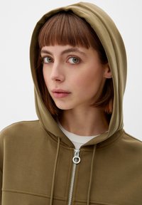 s.Oliver Sweatjacke - olivgrün