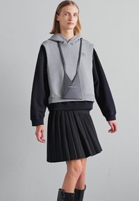 MM6 Maison Margiela SKIRT - Πλισέ φούστα - black