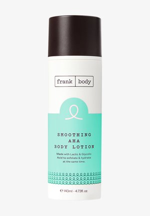 Frank Body Smoothing AHA Bodylotion-Flasche mit schwarzem Deckel, weißem und türkisem Etikett, 140 ml, exfolierende und feuchtigkeitsspendende Inhaltsstoffe.