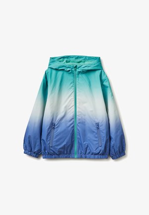 Kapuzenspritzjacke mit Frontreißverschluss, seitlichen Reißverschlusstaschen, elastischen Bündchen und Farbverlauf von Blau zu Weiß.