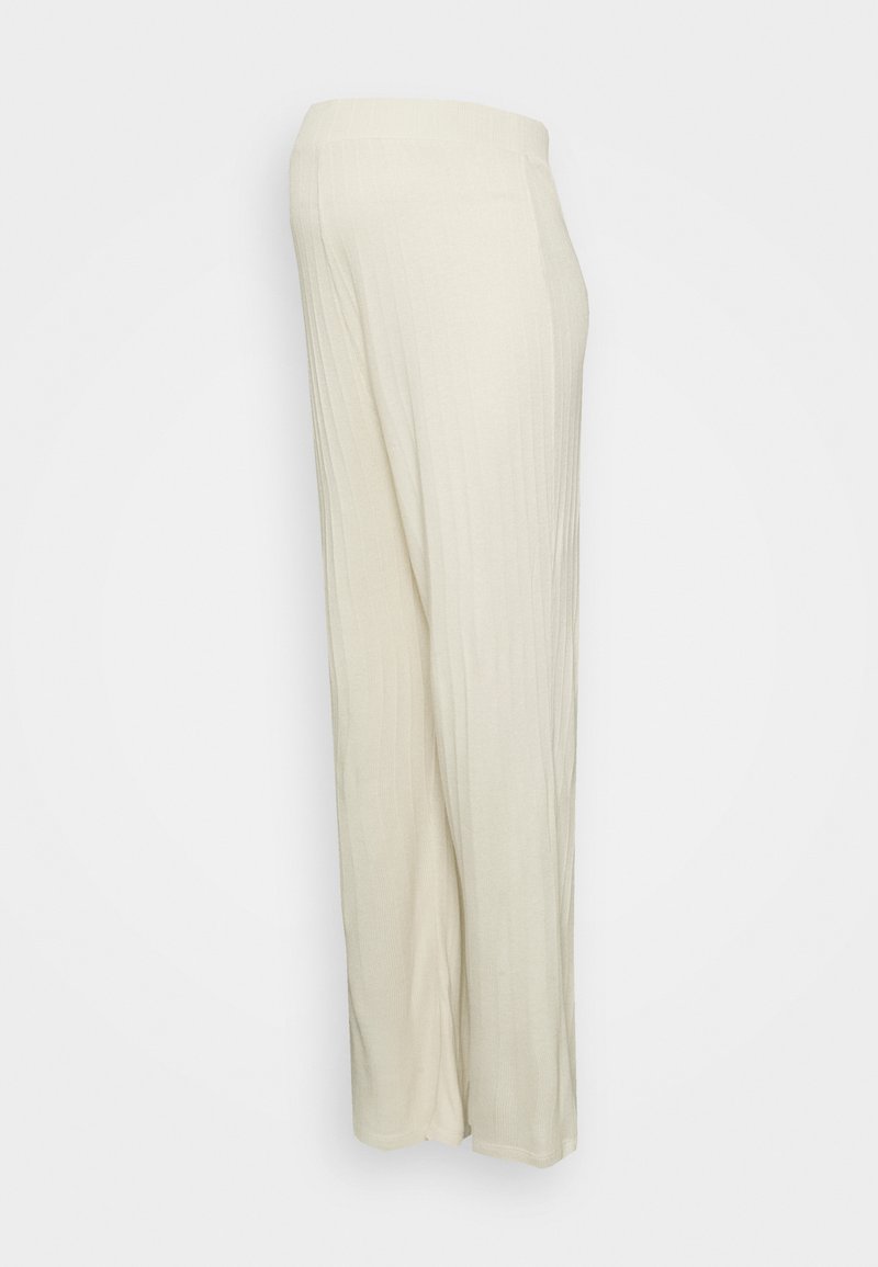 Calças largas de malha em tom creme com cintura elástica, apresentando uma textura suave e silhueta reta.