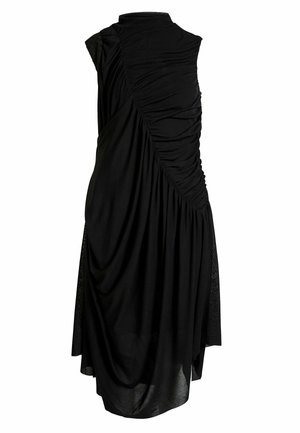 Zwarte mouwloze jurk met hoge hals, asymmetrisch gerimpelde plooien van schouder tot taille en een los vallende rok.
