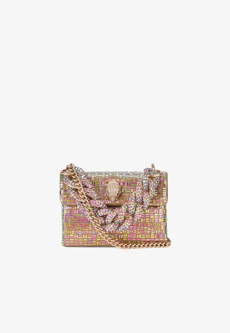Borsa a tracolla intrecciata multicolore con catena, superficie testurizzata e chiusura decorativa. Presenta un vivace motivo geometrico e dettagli intrecciati.