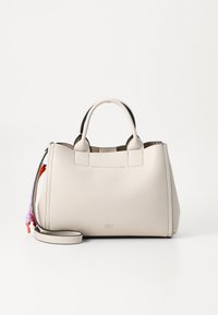 Sac à main beige clair en cuir texturé, avec une silhouette structurée, deux poignées supérieures et une bandoulière amovible pour plus de polyvalence.