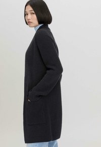 hessnatur Strickjacke - schwarz