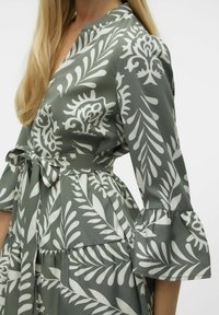 Vero Moda ZERA  - Dnevna haljina - laurel wreath
