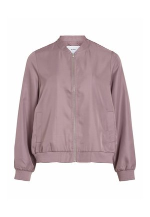 Chaqueta bomber de un suave color malva, con textura de satén liso, puños y dobladillo acanalados, cierre de cremallera plateado, bolsillos laterales y diseño de cuello redondo.