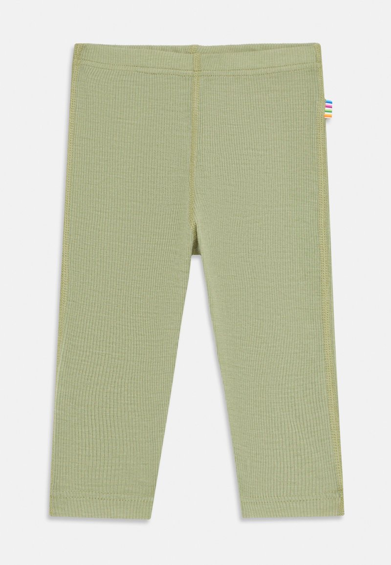 Ljusgröna ribbade trikåbyxor för småbarn med elastiskt midjeband och en liten flerfärgad randig etikett på sidan.