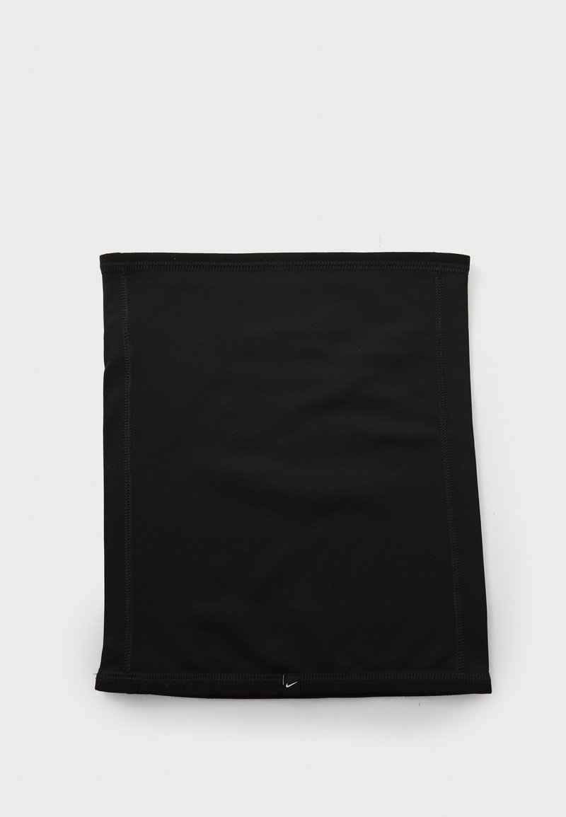 Gaiter de cou sportif noir en matériau lisse, avec des bords surpiqués et un petit logo en bas.