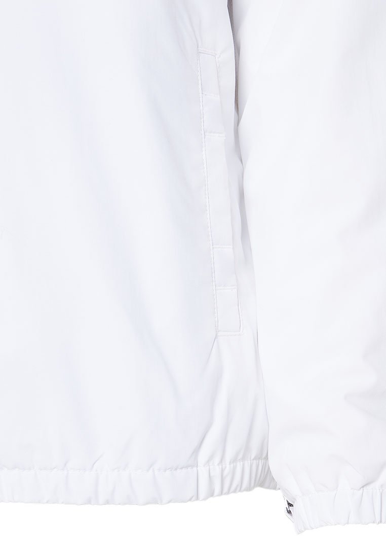 Giacca leggera bianca caratterizzata da una texture liscia, polsini elasticizzati e orlo con cordino. Design semplice senza motivi o accenti visibili.