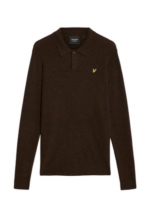 Mørkebrun langærmet polotrøje lavet af strikket stof med standardkrave, to-knaps slids og en lille gul logo på brystet.