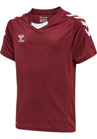 Rød kortærmet sportsjersey med V-hals. Har hvide detaljer på skuldrene, lavet af letvægtsmateriale med en glat tekstur.