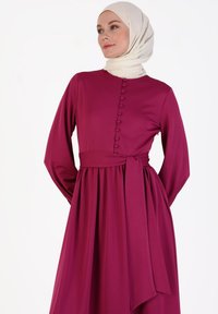 Modanisa REFKA . - Maxikleid - burgundy