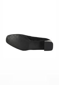 Scarpa flat in suede nero con punta quadrata, suola in gomma testurizzata e tacco basso a blocco. Taglia indicata come 38 sulla suola.