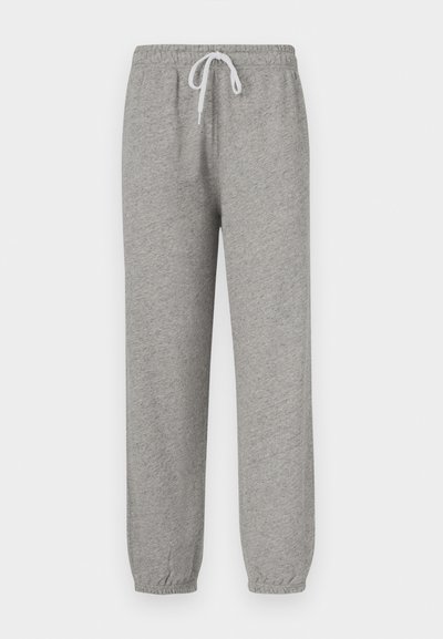 Sivé tepláky s elastickým pásom a bielym sťahovacím šnúrkou. Lemovanie na nohaviciach je tiež elastické, vyrobené z mäkkého, štruktúrovaného materiálu.