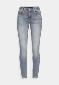 Jeans ajustados en denim azul desgastado, de diseño de cintura alta, con cinco bolsillos y acentos de costura en un tono más claro.