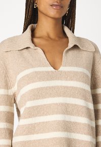 Abercrombie & Fitch DUKE TEXTURAL NOTCH NECK - Jersey de punto - cobblestone
