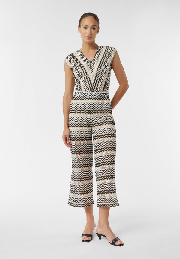 AUS ZICK-ZACK- MIT V-AUSSCHNITT - Jumpsuit - beige