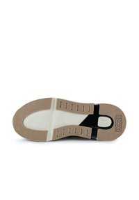 Suela de zapato en caucho marrón y blanco; presenta profundos surcos y un diseño texturizado para tracción; marcada con "Munich" en blanco.