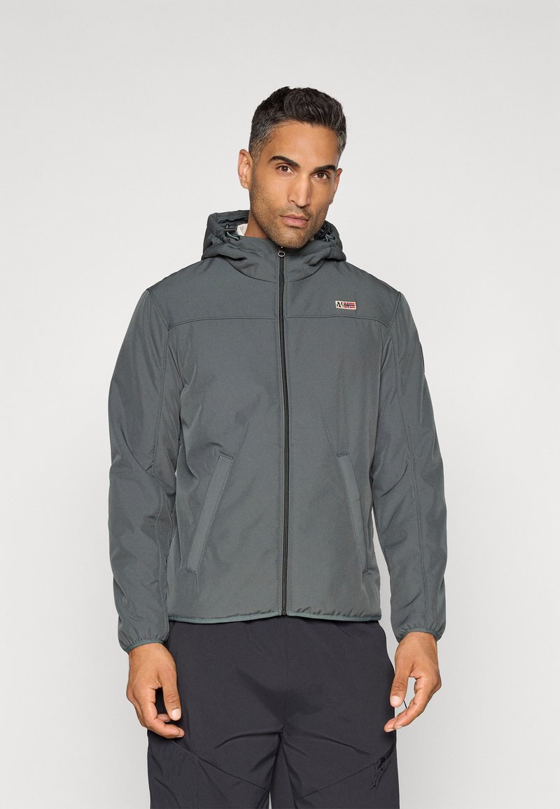 Veste zippée grise avec capuche, dotée de poignets élastiques, de poches latérales et d'un petit logo sur la poitrine. Fabriquée en tissu lisse et léger.