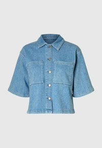 Giacca di jeans azzurro chiaro con maniche corte, colletto appuntito, chiusura con sei bottoni e due tasche frontali. Rifinita con cuciture a vista.