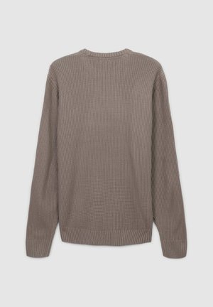 Brązowy sweter z dzianiny o długich rękawach, ze żebrowanymi mankietami i dołem, z teksturowanym wzorem oraz okrągłym dekoltem.