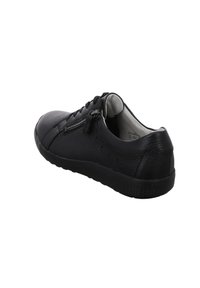 Baskets en cuir noir avec surface texturée, embout arrondi, laçage à l'avant, détail de fermeture éclair sur le côté et semelle en caoutchouc contrastante.