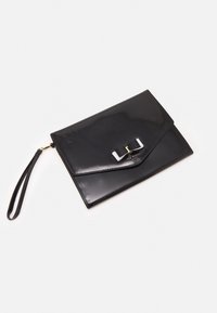 Černá lakovaná psaníčka s elegantním designem obálky. Disponuje kontrastním mašlí a zápěstním popruhem pro snadné nošení.