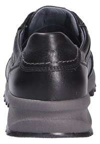 Schwarze Leder-Sneaker mit runder Zehenpartie, gepolstertem Kragen und strukturiertem grauem Gummisohle. Bietet kontrastierende Nähte für zusätzliche Details.