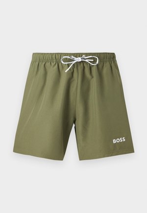 Muške kupaće gaće maslinasto zelene boje s elastičnim pojasom, bijelim vezicama i bijelim logotipom "BOSS" na lijevoj nozi.