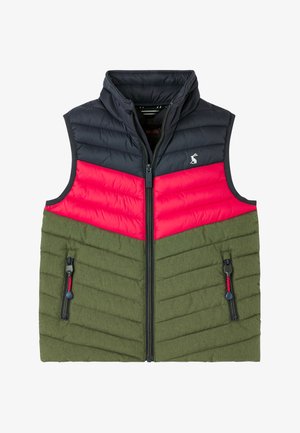 Veste matelassée sans manches avec partie supérieure noire, milieu rouge et bas vert olive, fermeture éclair à l'avant et deux poches zippées.