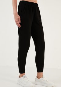 LELA REGULAR FIT - Trainingsbroek - black