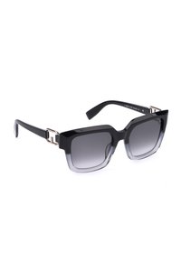 Lunettes de soleil carrées oversize noires avec verres gris dégradés et détails argentés sur les charnières des branches noires.