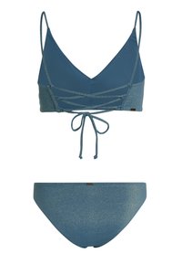 Set bikini blu con bralette triangolare con spalline regolabili e chiusura a lacci, abbinato a culotte alte scintillanti.