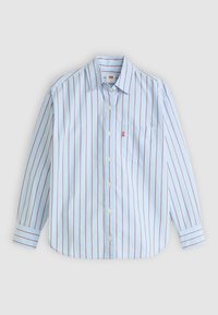 Chemise boutonnée bleu clair avec des rayures verticales rouges, manches longues, une poche et un col classique. Fabriquée en tissu de coton.