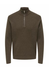 Bruine pullover trui met een hoge kraag en een halve ritssluiting aan de voorkant, voorzien van een geribbelde textuur en lange mouwen. Zacht gebreid materiaal.