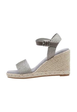 Sandalias Blancas Con Hebilla Doble Y Suela Bios Xti