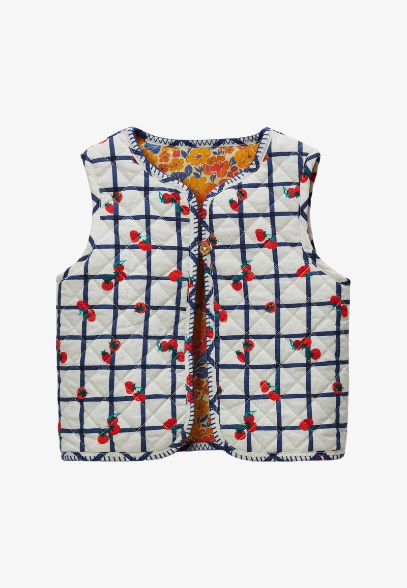 Gilet matelassé avec une base blanche, un motif à carreaux marine et des broderies florales rouges ; présente un col rond, une fermeture à bouton en bois et une doublure à motif.
