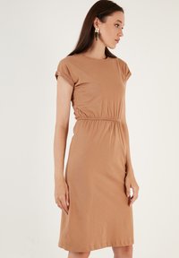 LELA SHORT SLEEVE MIDI - Day dress - biscuit