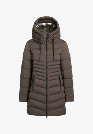 Prošívaná bunda v tmavě hnědé barvě s vysokým límcem, předním zapínáním na zip a chevronovým prošíváním. Má dvě boční kapsy a kapuci se šňůrkou.