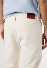 Pepe Jeans Traperice suženog kroja - ivory white