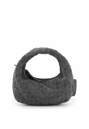 Petit sac à main en cuir tressé noir avec poignée arrondie et fermeture éclair argentée sur fond blanc.
