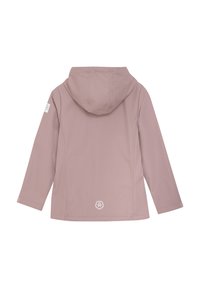 Ljust rosa regnjacka med texturerad yta, huva, långa ärmar och logotypdetalj på vänster arm. Slät tyg med inga synliga knäppningar.