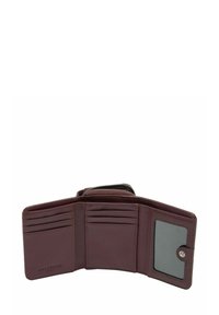 Weinrotes Lederportemonnaie mit Reißverschlussfach, mehreren Kartenfächern und einem transparenten Ausweisfenster, mit genähten Details.