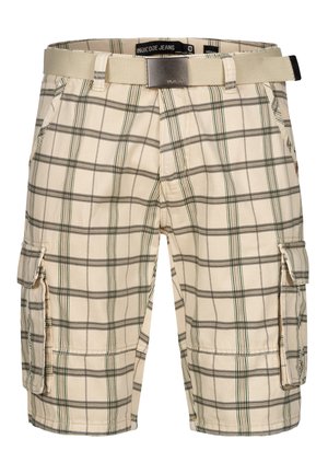 Pantalones cortos de cargo beige con un patrón de cuadros que presenta líneas negras y verdes. Incluyen presillas para cinturón, bolsillos y un bolsillo lateral con cremallera.