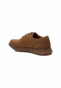 Refresh Zapatos con cordones - camel