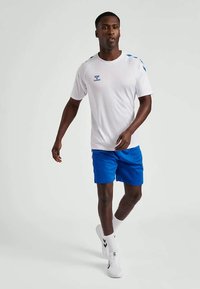 Hummel XK CORE POLY - T-shirts med print - white true blue