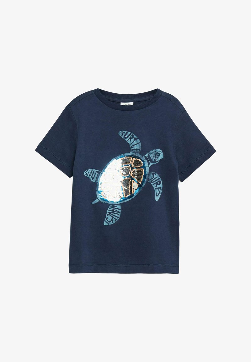 T-shirt bleu marine à manches courtes avec un grand motif de tortue en sequins et un texte sur les nageoires de la tortue.