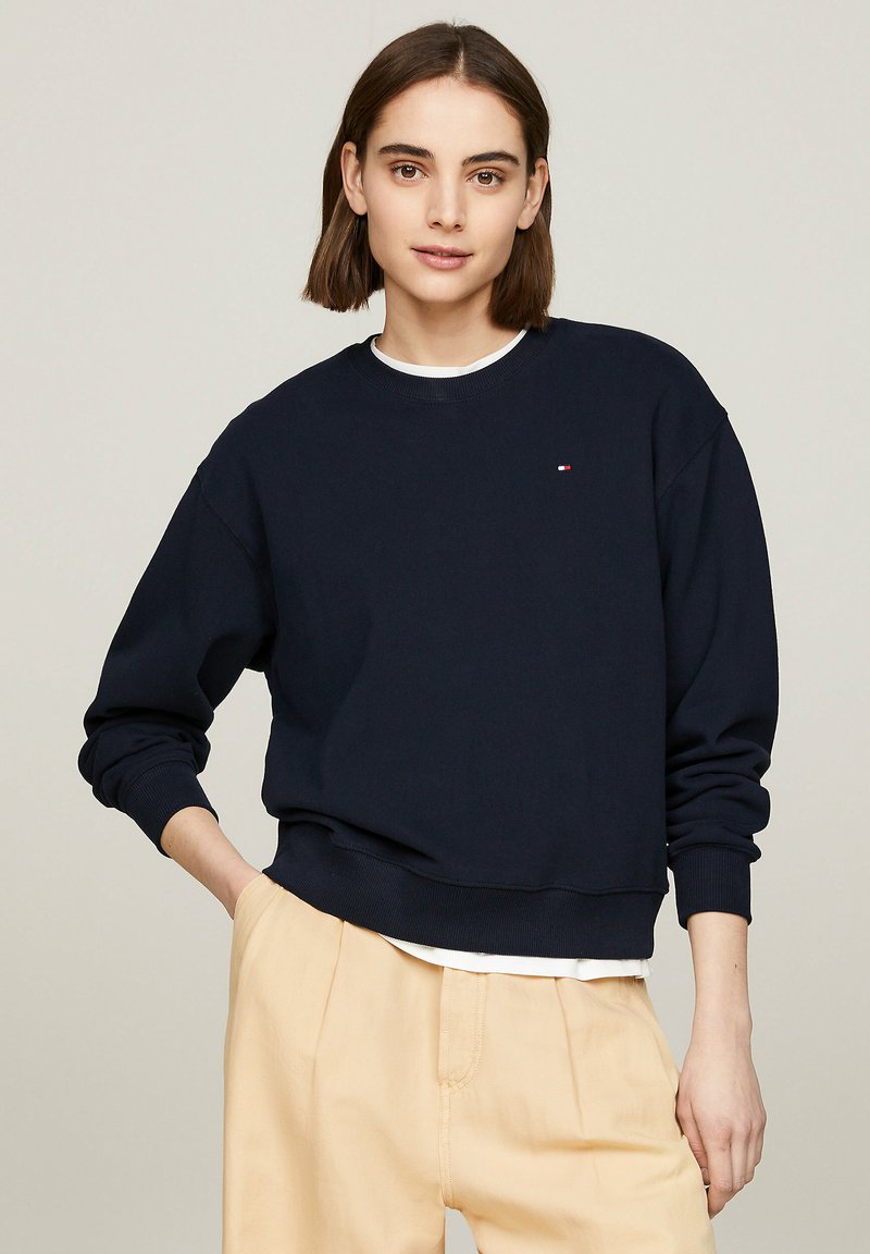 Tommy Hilfiger FLAG ON CHEST  - Felpa - desert sky